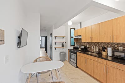 Room in East Harlem on a flexible lease Main Photo