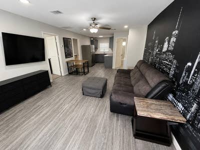  Furnished CoLiving Near Midtown Houston | One Roo Main Photo