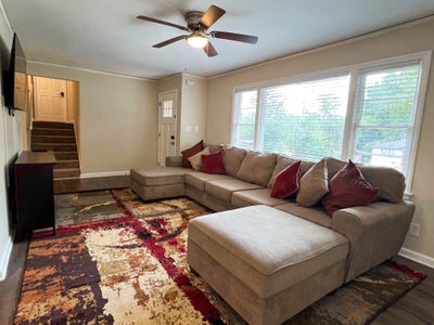 Spacious Rooms 🛏️ Quiet Home 🤫 Fast WiFi  Huge Y Main Photo