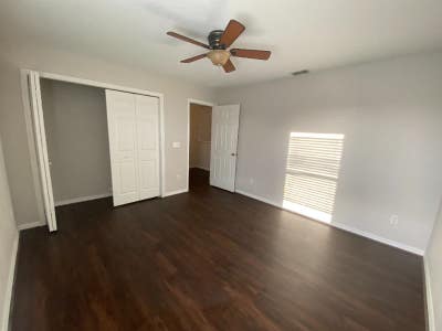 Large Bedroom for Rent in 6 bed bath House_Great  Main Photo