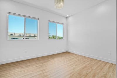 Spacious Private Room (#1F) with Private Bathroom Main Photo