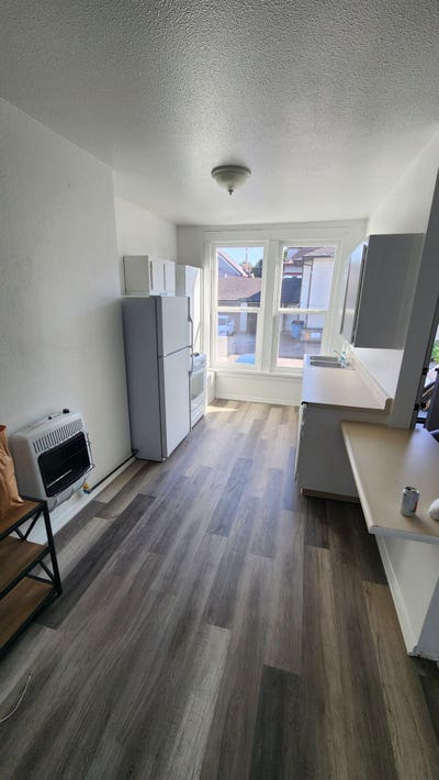 $100 Off First Month's Rent! Updated Townhouse wit Main Photo