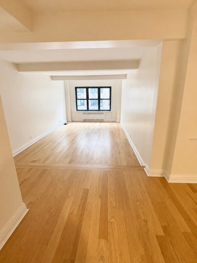 Midtown East room for rent Main Photo