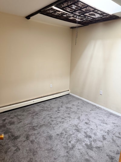 Room for rent in a 3bed 2bath 2 family house hold Main Photo