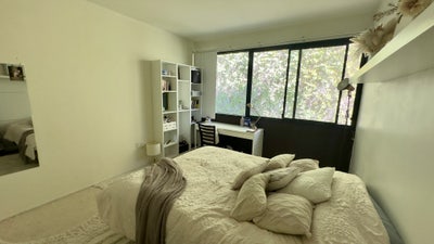 Private room in a 3bd/2bth townhouse Main Photo