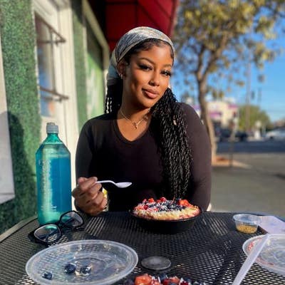 Professional Female seeks a small or large room Main Photo