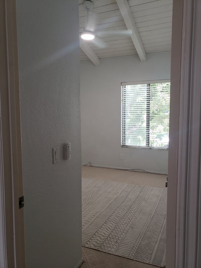 Don't MIss! 1 PrivRm-3 bd/2bath Condo- 1 mi to Bch Main Photo