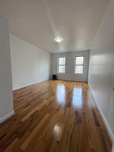 700 w 175 st Room next to A express train Sublease Main Photo