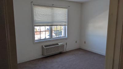 301: Large+Sunny _Bed Apt near from Commuter Rail Main Photo