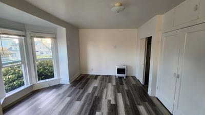Cozy Studio Apartment Conveniently Located to Down Main Photo