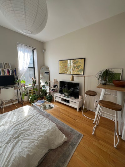 Cozy 1 bed in East Village  Main Photo