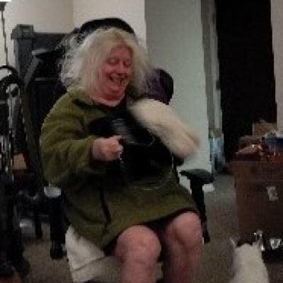 Easy going lady in her mid 60's (and a cool cat!) Main Photo