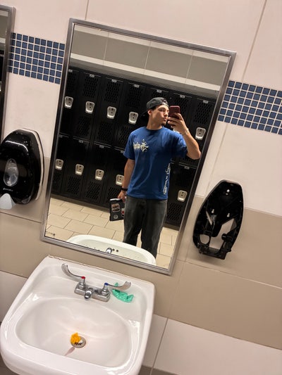 Need roommates or affordable room Main Photo