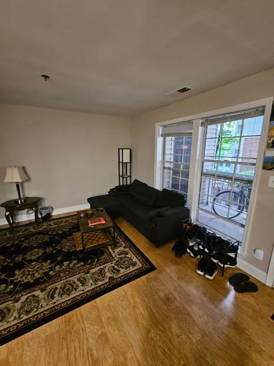 Central Rosslyn bedroom + bathroom $1500 Main Photo