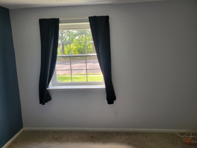 New carpet room, walking distance to shopping cent Main Photo