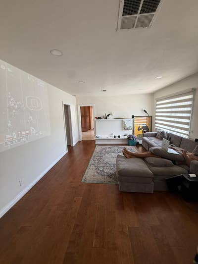 Private bedroom in Mid Wilshire house Main Photo