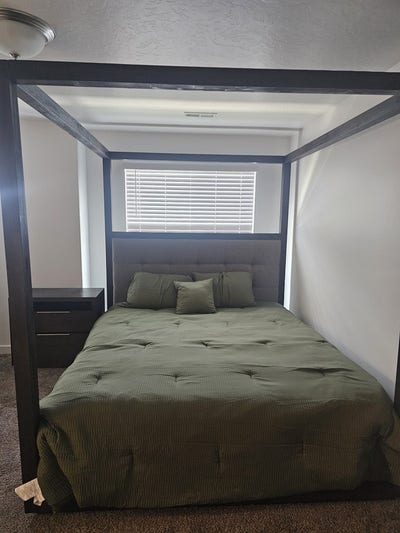 $950 MainSuite Fully Furnished Utilities Included Main Photo