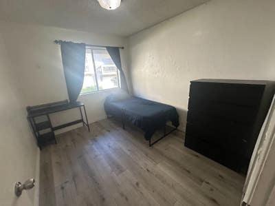 Bedroom for Rent Near Sdsu $1000/Mo Main Photo