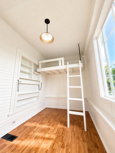 Room #_Crew House Main Photo