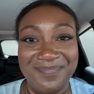 Professional Female seeks a large room Main Photo