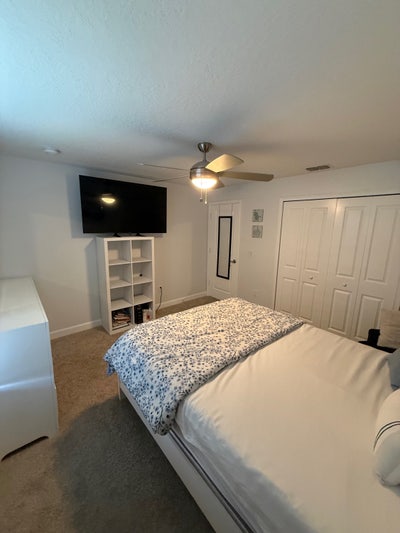 Room for rent near the airport. Main Photo