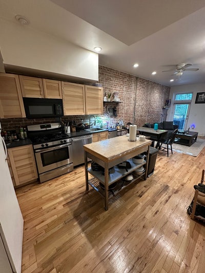 Room for Rent Main Photo