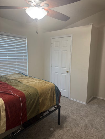 Room for rent Main Photo