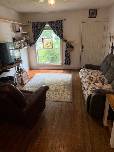 Retired RN seeks responsible roommate Main Photo