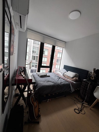 Room in new built with awesome rooftop :) Main Photo
