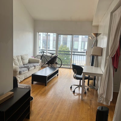 One gorgeous rm w/ extra Space in living rm Main Photo