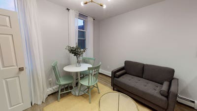 Room in North End on a flexible lease Main Photo