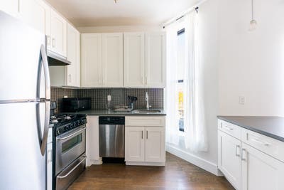 Room in Crown Heights on a flexible lease Main Photo
