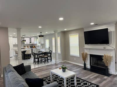 Luxury Room near Airport.  Includes Large and beau Main Photo