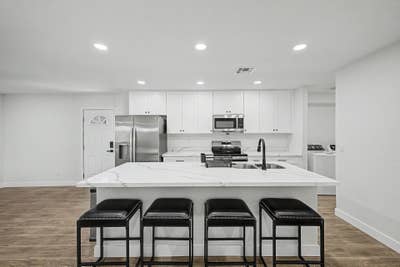  Furnished Rooms • Near Transit • Utilities Includ Main Photo