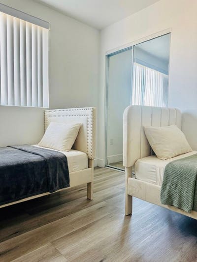 Welcome to Ostel | Modern Los Angeles Room Shares Main Photo