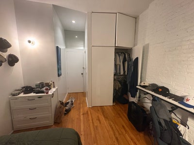 Room w/bathroom for rent Main Photo