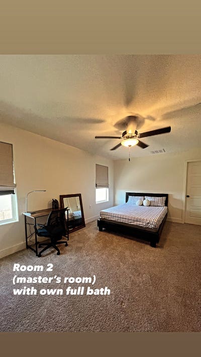 Masters with full bath and walk_in closet Bellevue Main Photo