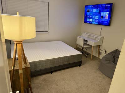  $900  /  1Br  -  No  Deposit  August  *Free*  Female  Preferred Main Photo