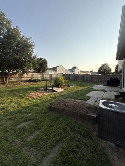 Big house with backyard in suburbs Main Photo