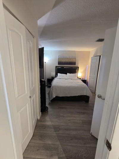 Big Beedroom with Private Bathroom and Two Closet. Main Photo