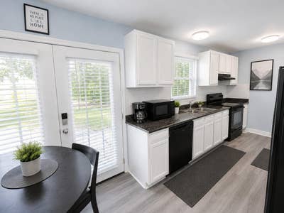 Spacious Stone Mountain Home  | ️ Dining Area | N Main Photo