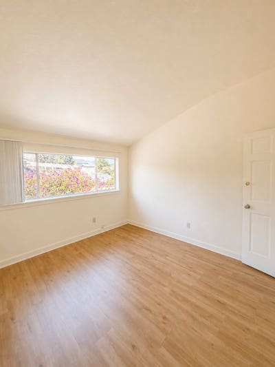Room _Comstock House Main Photo