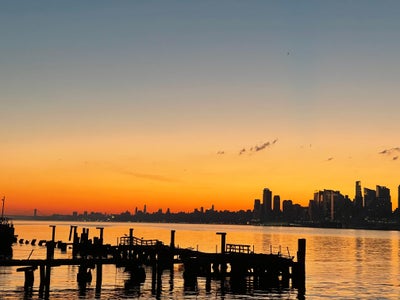 Huge apartment & Room. Stunning view. Easy commute Main Photo