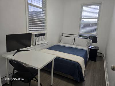 Midium size furnished room Main Photo