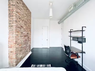 Charming Weirfield St Room near Manhattan Main Photo