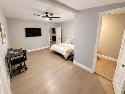  Premier Fully Furnished Rooms Near Downtown Houst Main Photo