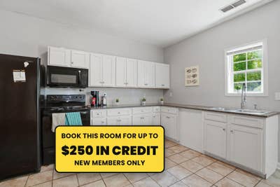 Clean Quiet Room w Video Tour + Maid Service 2 Kit Main Photo