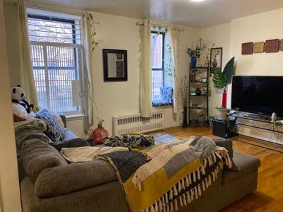 Spacious, furnished room in sunny 2 bed apartment Main Photo