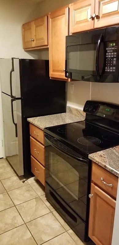 Looking for roommate  Main Photo