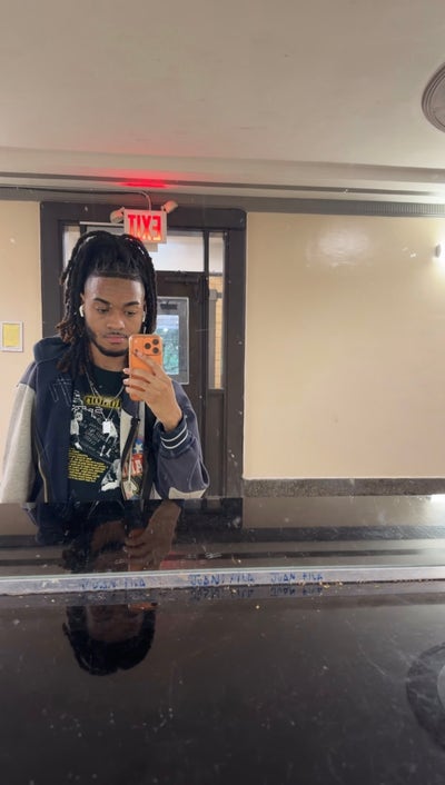 I am a professional male aged 23. I am lookin... Main Photo